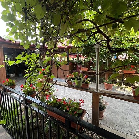 Kilometru108 Hotel Leordina Bagian luar foto