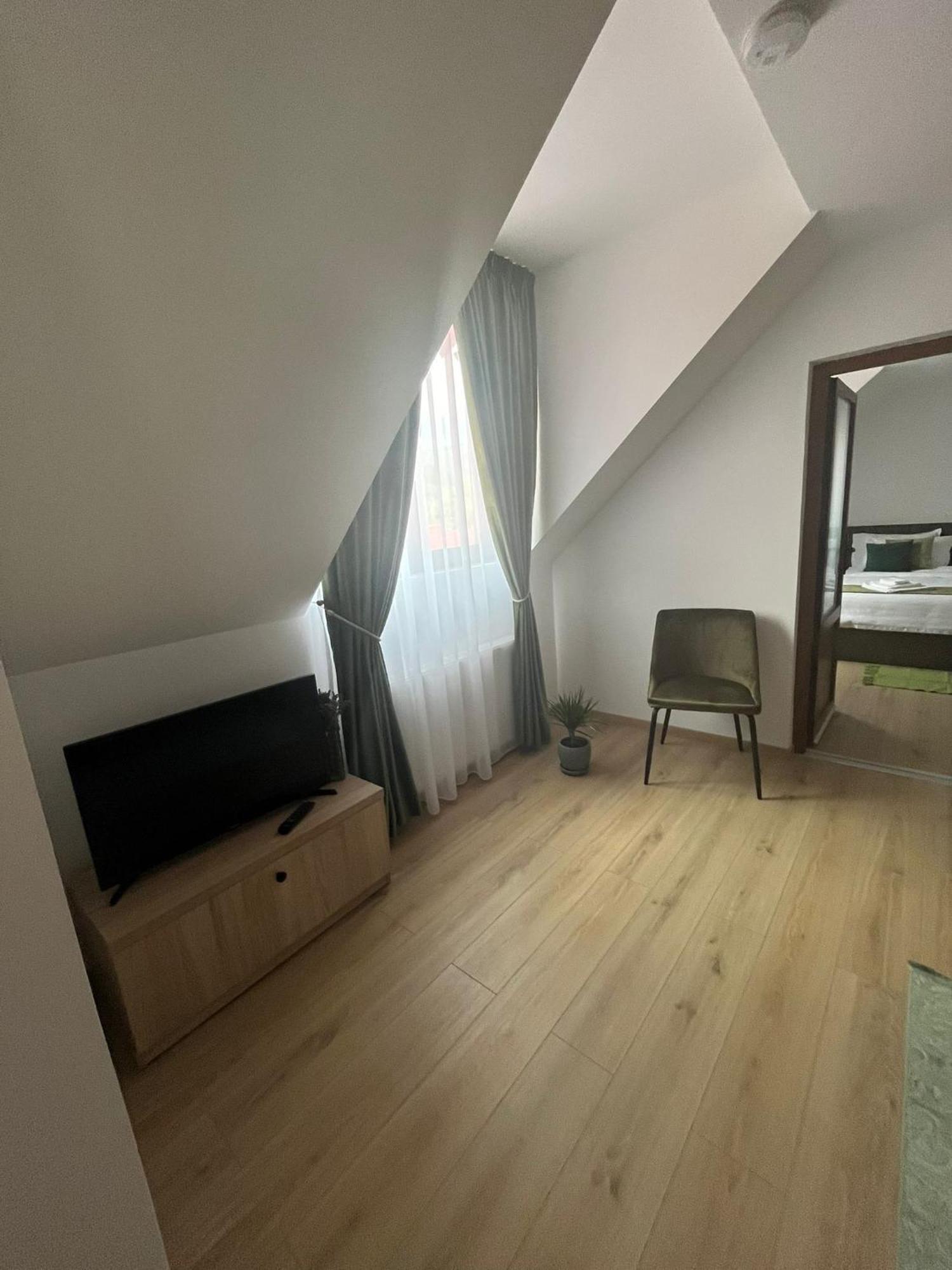 Kilometru108 Hotel Leordina Bagian luar foto
