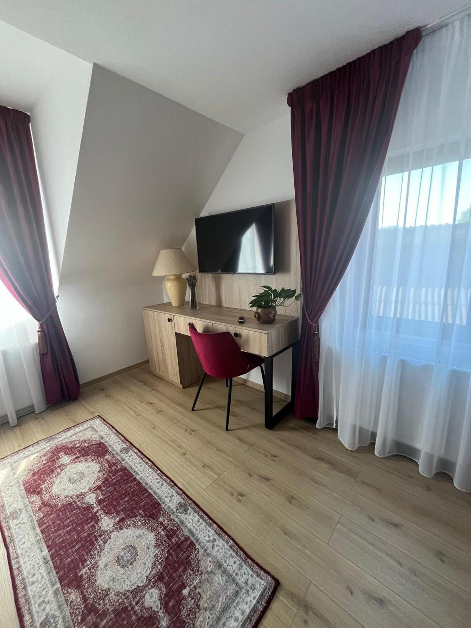 Kilometru108 Hotel Leordina Bagian luar foto