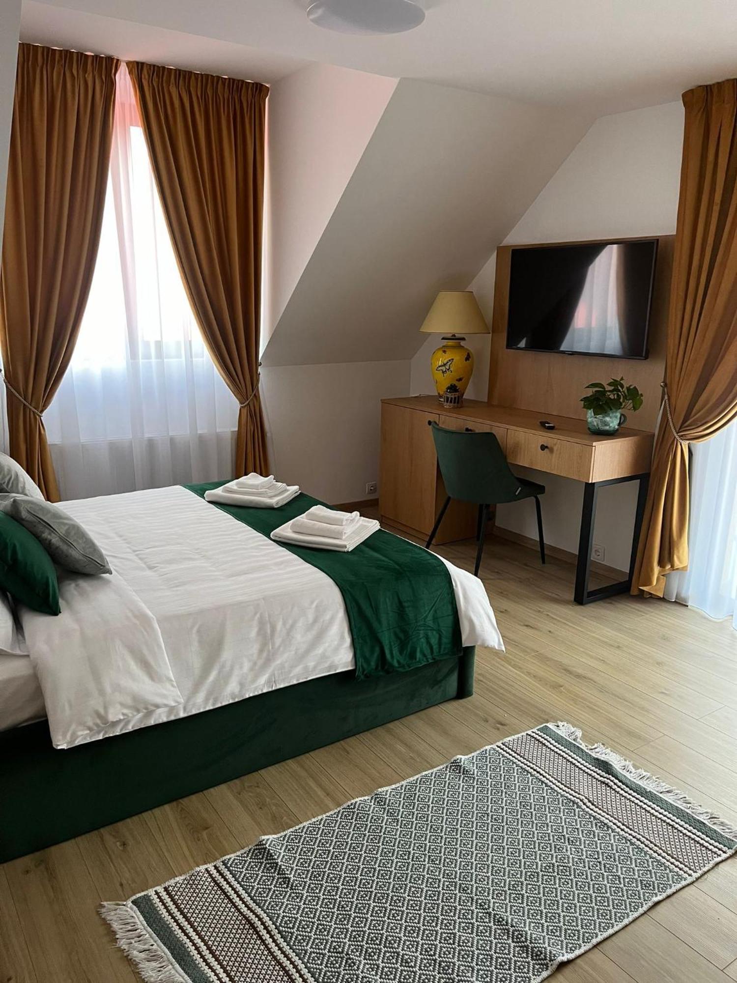 Kilometru108 Hotel Leordina Bagian luar foto