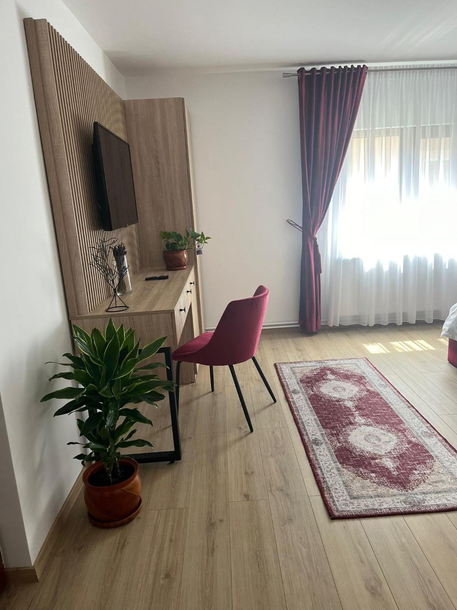 Kilometru108 Hotel Leordina Bagian luar foto