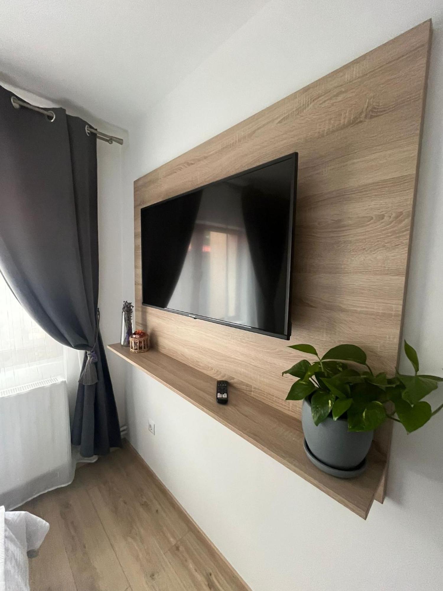 Kilometru108 Hotel Leordina Bagian luar foto