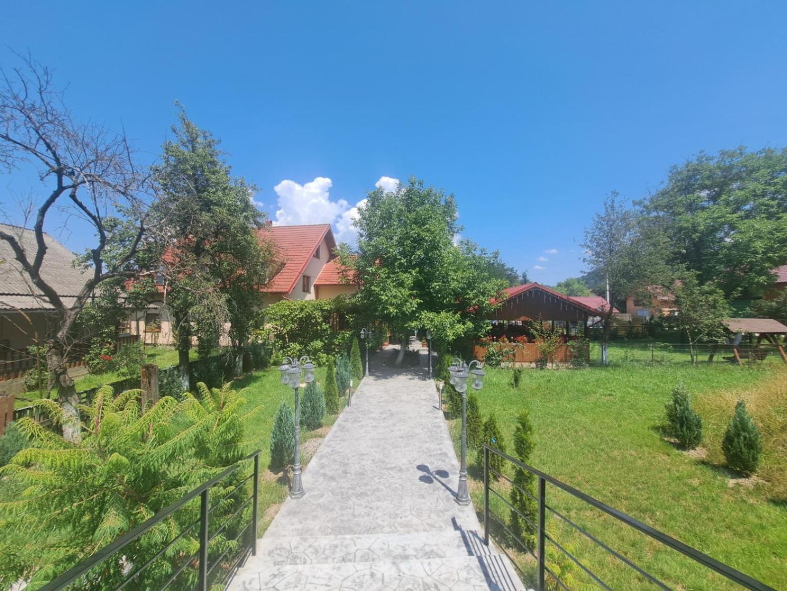 Kilometru108 Hotel Leordina Bagian luar foto
